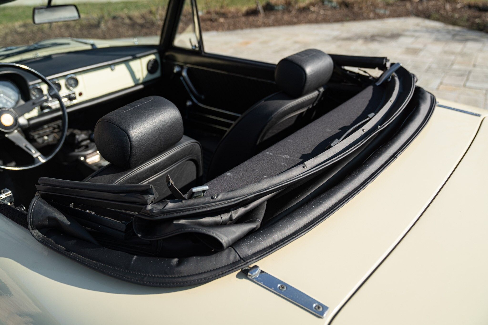 Alfa Romeo Spider (105/115) for sale | 1969 ALFA ROMEO 1750 SPIDER VELOCE “OSSO DI SEPPIA” - Image 42