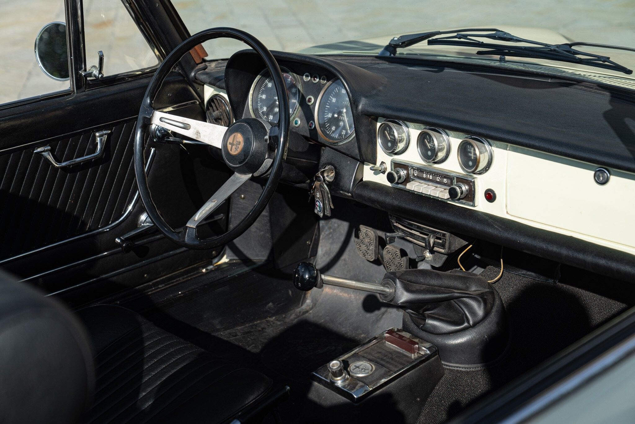 Alfa Romeo Spider (105/115) for sale | 1969 ALFA ROMEO 1750 SPIDER VELOCE “OSSO DI SEPPIA” - Image 63