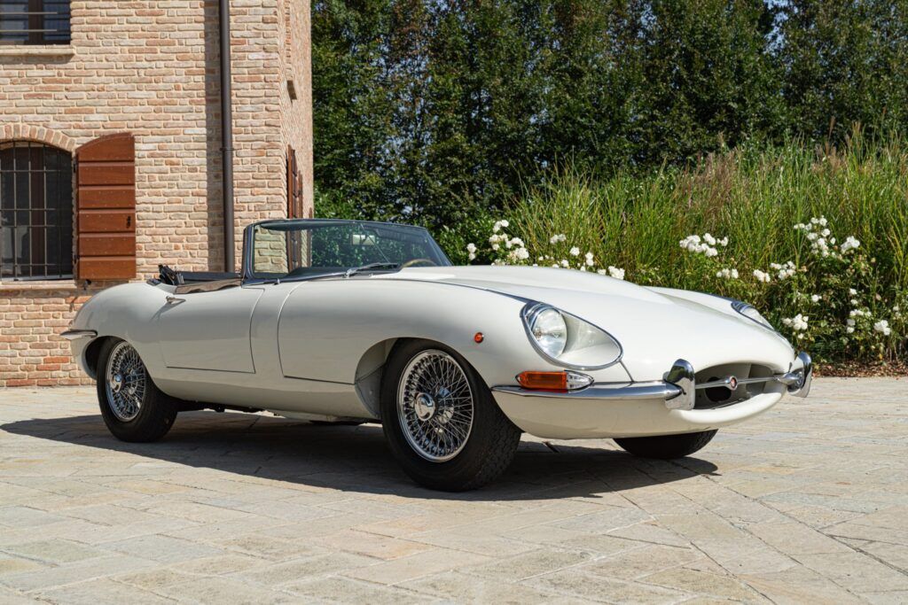 Jaguar E-Type for sale | 1968 JAGUAR E-TYPE I° SERIE 4.2 ROADSTER - Image 3