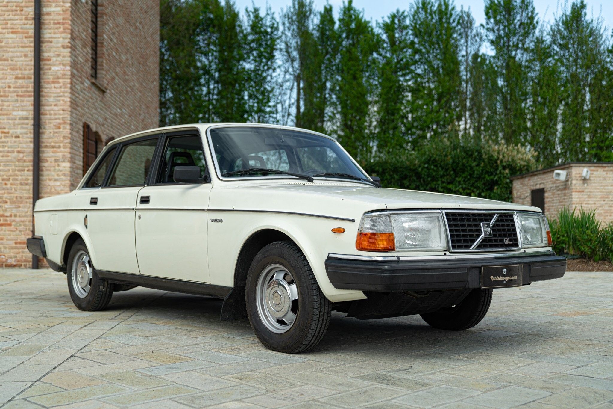 Volvo 244 for sale | 1982 VOLVO 244 GL - Image 2